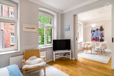 We are pleased to welcome you in our renovated and beautiful vacation apartment in Burghof 3 in the heart of Flensburg. The three rooms are equipped with beautiful Scandinavian furniture and a clean design. Bathroom and kitchen are new and we think t...