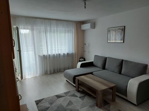 1 room apartment (35 sqm) with separate fully equipped kitchen, nicely furnished, logia, TV, desk, air conditioning, as new equipment, property is very well maintained, elevator, good tenant structure. Logia with seating area, living/bedroom with 55 ...