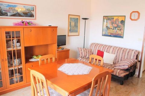 This beautiful 2-bedroom holiday home in Lazise rests near the historic town center and the lake. The balcony with a lake view is the perfect place to start your day with a cup of coffee. This accommodation is suitable for 6 guests, be it a family wi...
