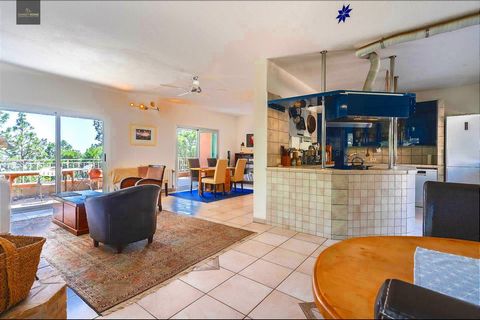 Discover this wonderful house in La Martela, a small urbanization located in Vilaflor, one of the highest municipalities in Spain, 1500 m above sea level, in the southern midlands of Tenerife. Located in an idyllic spot halfway between the sea and th...