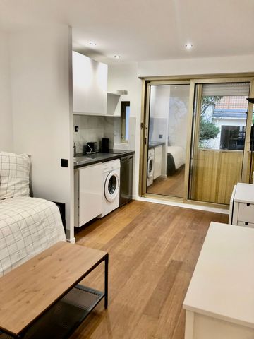 Charming, recently renovated studio in the heart of Paris' 9th arrondissement, a 15-minute walk from the Opéra and a 10-minute walk from Place Montorgueil and the Louvre. Metro just a 4-minute walk away. Close to supermarkets, bars and everything els...