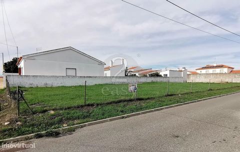 Excellent urban land located in the Alentejo village of Ermidas Sado, with 675m2 for the construction of housing with a deployment area of 337.5m2. It is situated in a quiet area of the village within walking distance of all services, commerce and gr...