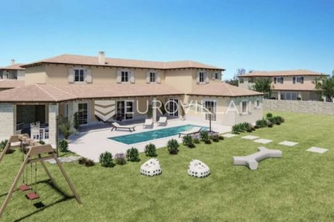 In the vicinity of Kanfanar, in a quiet environment, an autochthonous villa is for sale, which forms part of a closed complex that will contain nine villas with a swimming pool. A detached villa with a total net area of 293.12 m2 is located on a plot...
