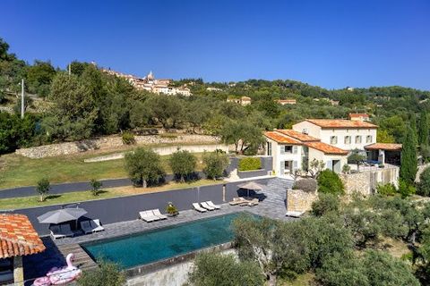 NEAR TERRE BLANCHE GOLF & SPA Absolutely stunning Bastide luxury villa in the heart of the Var region, a true Provence dream home, dating back to 1886, fully renovated by a local famous Danish designer, set on a 2.5-hectare property with olive trees ...