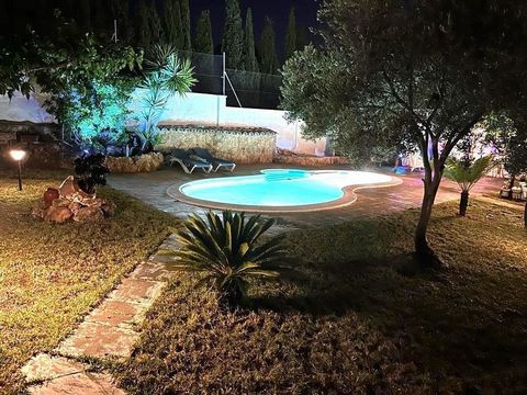 Fantastic Villa in Vespella de Gaià, contains a plot of 836 m2 of which 300 m2 are single-storey house. Its distribution is, entering the plot we find four stairs with access to the house, it has a beautiful, spacious and sunny living room of 40 m2 w...