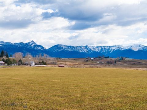 Nestled in the picturesque landscapes of Belgrade, Montana, the open land along Dry Creek Rd beckons with its untamed beauty and a unique sense of freedom with the incredible views of the Bridger Mountains. This expansive stretch of terrain is charac...