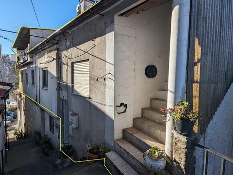 2 bedroom semi-detached house with terrace at attic level in the historic center of Sertã. The living space on the ground floor has a surface of 90m2 and consists of a living and dining room, two bedrooms, two bathrooms, a room which is used for stor...