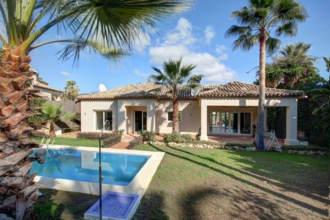 Located within the exclusive golf valley of Nueva Andalucia, this charming residence sits a good sized plot with captivating views of La Concha and Las Brisas golf course. Skillfully merging traditional and timeless Mediterranean design with sleek, m...