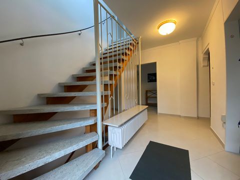 Fully equipped craftsman/worker rooms in a house with garden in Norderstedt ! Only 5 min from the A7 The rooms are located in a renovated detached house with a garden, a fully equipped kitchen, two bathrooms, a laundry room, a dining room, a winter g...