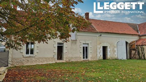 A25875NBO41 - This renovation project needs finishing to create a beautiful house with at least 4-beds. Nestled in a quiet hamlet, it is only 8km from the popular touristic town of Montrichard. Here there are plenty of bars, restaurants and shops in ...