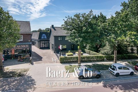 On the well-known through road through Hapert, the Old Provincialeweg, you will find this special property! This modernised detached house offers a beautiful combination of living and working on location. There is more behind the large black gate tha...