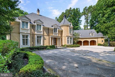 Stunning, custom-designed home created by the collaborative efforts of Fred Bissinger and E.B. Mahoney. This luxurious Northside Bryn Mawr property sits on a flat manicured lot and features bespoke finishes throughout this turn-key home. Exceptionall...