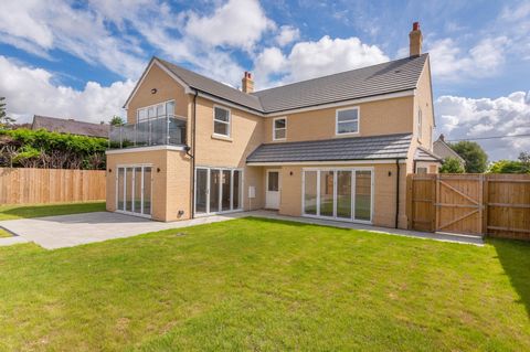 The properties have been finished to an exacting standard with quality fixtures and fittings throughout including underfloor heating and a double garage. The carefully considered layout is ideal for both families and couples and is flooded with natur...