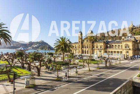 Areizaga Real Estate exclusive property. Office with the possibility of change of use. It is a property of large dimensions, distributed on a single floor in the best location in the city, next to La Concha Beach and with views of the Bay. The 340m2 ...