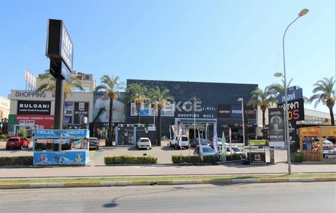 Boutique dans un Emplacement Avantageux Avec Revenus Locatifs Élevés à Kundu La boutique du centre commercial est située à Kundu, l'un des centres d'attraction d'Antalya, qui accueille des milliers de touristes et possède des hôtels ouverts été comme...