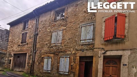 A26580FV81 - In the heart of Labastide Rouairoux, in the extreme south of the Tarn department, on the border with the Hérault, is this small house in need of complete renovation. Semi-detached on both sides, it has a floor surface area of 78m2 and 2 ...