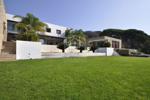 Modern Mediterranean style house located in the Bel Air Urbanization in Sant Andreu de Llavaneres just minutes from the town centre and the beach! Bel Air is an extremely private residential zone with private houses and large plots, with quick access...