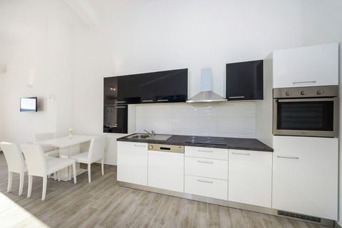 Located in Sveti Petar na moru , this cosy and luxurious apartment features 2 bedrooms for 6 people. Suitable for friends or families, guests can enjoy a hot barbecue in the garden and access free WiFi here. If you wish to spend a day in the sun with...