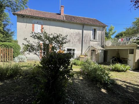 Located 10 minutes from Lignières in a small hamlet, this country house has a 600m2 fenced and wooded plot. It is composed of a living room, a bedroom upstairs, a corridor leads to a living/dining room opening onto a large terrace, a bedroom, a bathr...
