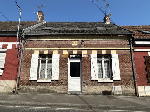Come and discover this house in your Côté Particuliers agency. This house has great potential! With a little love and hard work, it can become a warm and welcoming place to live. It comprises: an entrance hall, living room, dining room, WC, kitchen a...