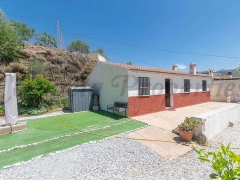 Country Property in Corumbela, 3 bedrooms and 1 bathroom.