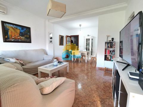 *INMOUMBRIA* FOR SALE Very bright exterior apartment in the neighbourhood of La Orden. Apartment of 77 m² distributed in a spacious living room, with two rooms, with air conditioning; Three large bedrooms, a full bathroom with a shower, a balcony wit...