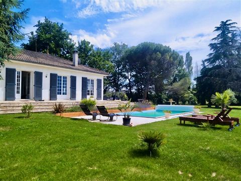 Ref. 4176 Countryside area 15 minutes from Villeneuve/Lot, discover this magnificent semi-buried house with living on one level of approximately 131.52m2 on a vast flat and wooded plot of more than 3500m2. This property offers an ideal living environ...