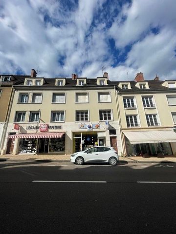 RUE MARECHAL LECLERC IN LE CREUSOT IN THE CITY CENTER BUILDING OF RAPPROT IN GOOD CONDITION COMPOSES ON THE GROUND FLOOR OF A COMMERCIAL PREMISES RENTS, ON THE FIRST FLOOR AN APARTMENT TYPE T3 WITH LARGE TERRACE BUT TO RENOVATE, ON THE 2ND A PART OF ...