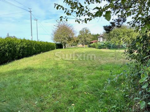 REF 18593 TF - FLAMMERANS - Village house to renovate, on more than 1500 m² of enclosed land. Composed of an entrance, kitchen, living room, two bedrooms, bathrooms and outbuildings. Oil heating. 133,500 euros. Independent Swixim sales agent in your ...