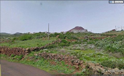 Rustic farm plot in the municipality of El Rosario, province of Santa Cruz de Tenerife. Located in Paraje El Convento, 1 kilometer from the nearest nucleus and 17 kilometers from El Rosario through the TF-272 highway, its main access road. Close to t...