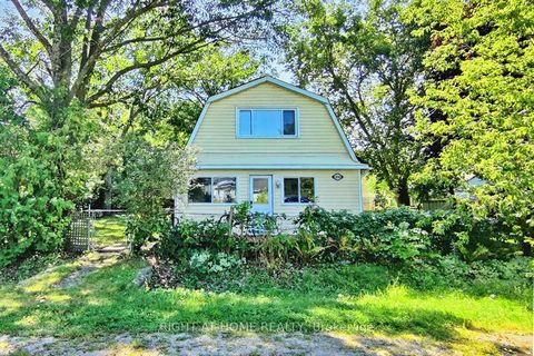 Introducing a fantastic opportunity for buyers looking for a remarkable opportunity in a prime location steps from Lake Simcoe. This charming 3-bedroom, 3-bathroom home is situated on a spacious 64 by 164 foot lot, offers plenty of room for expansion...