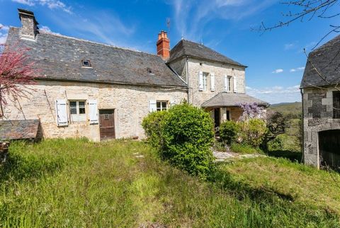 At the gates of Brive La Gaillarde, quiet in a pretty hamlet, you will be charmed by this typical stone farmhouse. The dwelling house after renovation will be able to develop on 126 m2 and more by arranging the two attics. You can enhance the old sin...