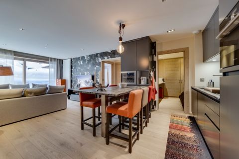In a recent residence close to the center of the Val d'Isère resort, discover this spacious, bright 55 sq.m apartment. Comprising a bedroom and a mountain corner that can be converted as you wish, this property benefits from southern exposure and a l...