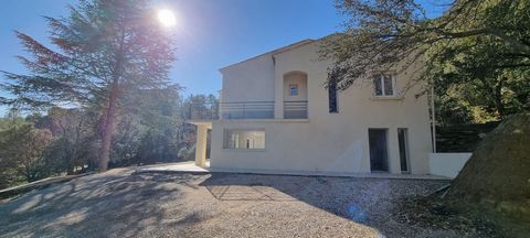 Magnificent property, completely renovated, enjoying a superb location both close to the well-known village of Rognes and nestled in a green setting, in absolute peace and quiet, without being isolated, and with one hectare of parkland. The property ...