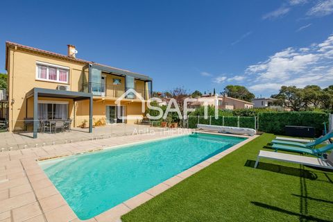 Située dans la charmante ville de Saint-Raphaël (83700), cette villa jouit d'un emplacement privilégié dans un quartier résidentiel tranquille, à proximité immédiate d'écoles et offrant un accès aisé aux commodités. L'exposition sud de la propriété p...