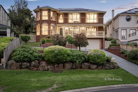 Captivating Lillydale Lake views act as a backdrop to family life in this magnificent Victorian inspired five bedroom home. Whether entertaining a crowd, hosting family birthdays, 18th, 21st or wedding celebrations or simply enjoying the expansive pr...