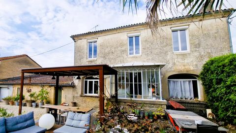 This property enjoys a prime location, just a short drive from a picturesque village and only five minutes away from the vibrant market town of Langon, where you'll find an array of bars, restaurants, shops and a local market. The Bordeaux-Toulouse m...