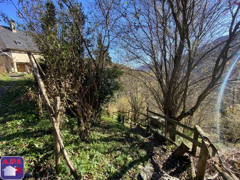 HERRLICHE AUSSICHT Im sehr sonnigen Dorf Antras gelegen, werden Sie sich in dieses Haus mit einer Gesamtfläche von ca. 118 m² verlieben. Es umfasst im Erdgeschoss einen Eingang, eine ausgestattete Küche, ein sehr schönes Wohnzimmer mit Einlage. Im Ob...