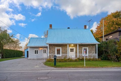 Maison centenaire située dans un quartier tranquille à Boisbriands, près de tous les services et commodités, parcs, écoles et bien plus ! Composée de 3 chambres à coucher et 1 salle de bain. Grand cour arrière vous offrant plusieurs possibilités d'em...