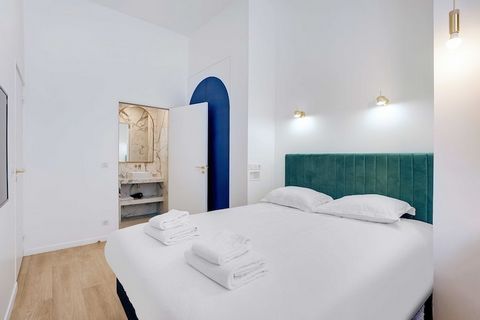 Bienvenido a nuestro lujoso apartamento parisino de 95 m² con capacidad para 8 personas. Idealmente situado en el animado barrio de Rochechouart, en París 9, este alojamiento le ofrece una experiencia auténtica en el corazón de la capital francesa. C...