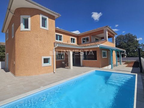 Barbariga, Wunderschöne Villa im Toskanischen Stil mit Pool im Mittelmeer, Meerblick Zum Verkauf steht eine wunderschöne Villa im mediterranen Design, die sich in einem ruhigen Teil von Barbariga, nur 800 Meter vom Meer entfernt, befindet. Diese Vill...