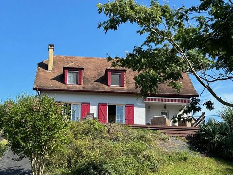 This Neo-Béarnaise style house, with 1930m² of mature garden, offers the most stunning views of the Pyrenean mountain range. Over two floors, and in good condition throughout, living accommodation comprises an entrance hall, large living/dining room ...