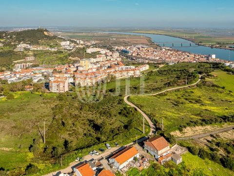 Plot of land with 71,840 sqm and an approved PIP (Project of Public Interest) for a development operation, located in Encosta do Bom Retiro, Vila Franca de Xira, Lisbon. The project proposes an urbanization for a total of 99 dwellings, with 60 apartm...