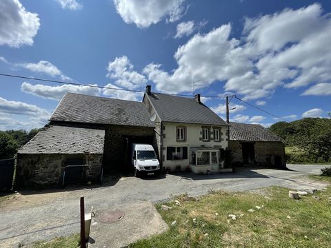 Exklusivität! Altes Steinhaus mit seinen großen Scheunen auf zwei Ebenen, Garage, Nebengebäuden/altem Brotofen und großem umzäunten Garten. Das Anwesen befindet sich am Ende einer Landstraße in einem ruhigen Weiler mit direktem Zugang zu einer Vielza...