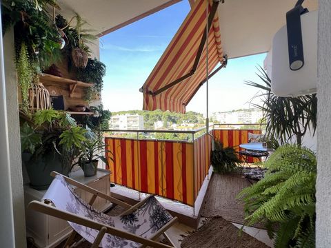 EXCLUSIEF TE KOOP Le Cannet rue des Ecoles studio 25,60m² met terras en kelder. Volledig gerenoveerd met hoogwaardige materialen, veel opbergruimte, geoptimaliseerde ruimtes. Dicht bij alle voorzieningen en op 10 minuten van het centrum van Cannes. J...