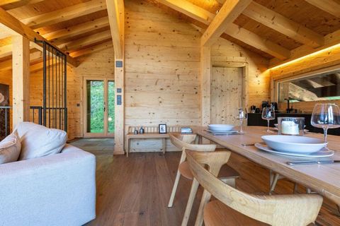 BASE CAMP - COSY Imagine yourself in this luxurious chalet, in the middle of nature, with a breathtaking view. Located in Switzerland, in Les Masses, you can stay there for up to 4 people. FIREPLACE - BALCONY - TERRACE - VIEW OF THE MOUNTAINS - PARKI...