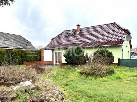 Suchen Sie nach einem idyllischen Sommerhaus mit Potenzial? Das charmante Haus liegt im malerischen Buckow einem beliebten Ziel für Pferdeliebhaber. Es befindet sich auf einem ca. 1330 m² großen Grundstück und bietet eine Wohnfläche von 78 m². Die äu...