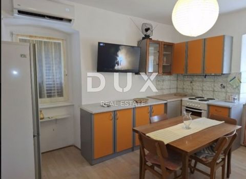 RIJEKA, PODMURVICE - 1BR 31m2 op een geweldige locatie. Wij bemiddelen bij de verkoop van een leuk gemeubileerd appartement. Szan heeft aanpassing nodig, ook al is het bewoonbaar. Het is gelegen op een uitstekende locatie, dichtbij het stadscentrum e...