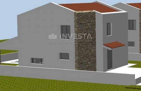 Vodnjan, Terrain constructible 353m² avec projet de construction d'une maison 165m² Nous vendons un terrain constructible avec un projet pour la construction d'une maison avec piscine dans les environs de Vodnjan. La superficie totale du terrain est ...