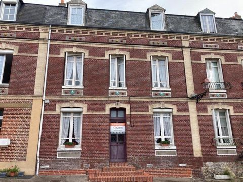 Dans un joli village avec commerces et école entre Cany Barville et Fauville en Caux, venez découvrir cette belle maison en briques avec son agréable jardin d'environ 538 m2. Elle vous offre au rez-de-chaussée : un hall d'accueil, un séjour, un salon...